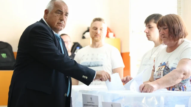 I voted not to take a lev from each diesel and gasoline, not to pay 30 percent  to middlemen, not to keep smuggling going, said Borissov while voting in the 2-in-1 Bulgarian elections 09 06 2024